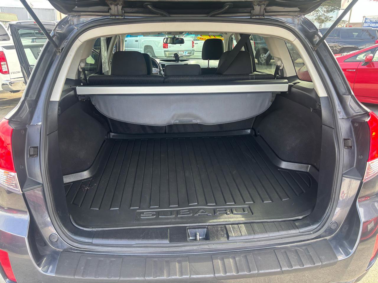 Used 2011 Subaru Outback 2.5i Premium w/ All-Weather Pkg image 7