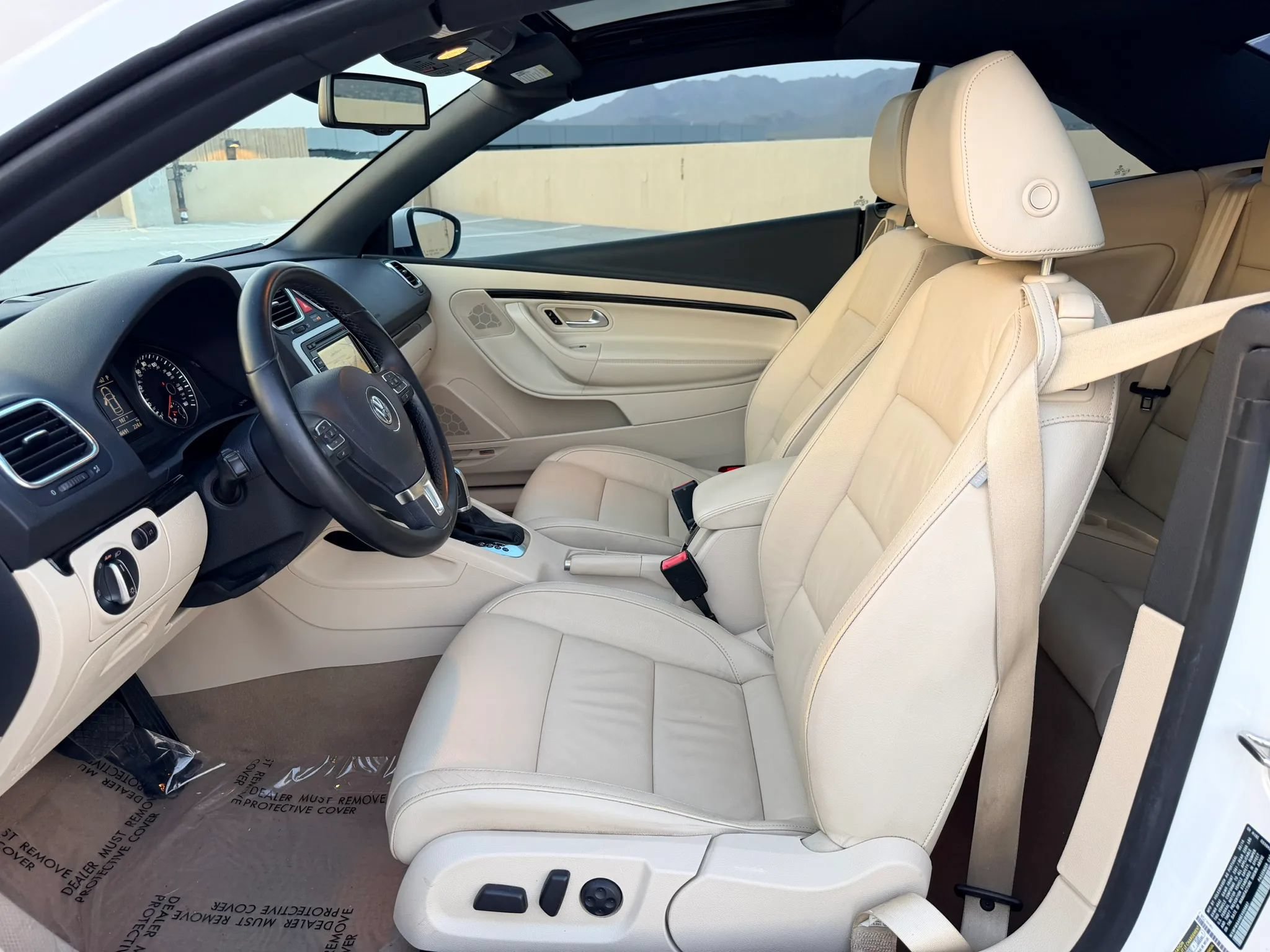 Used 2014 Volkswagen Eos Executive FWD image 10