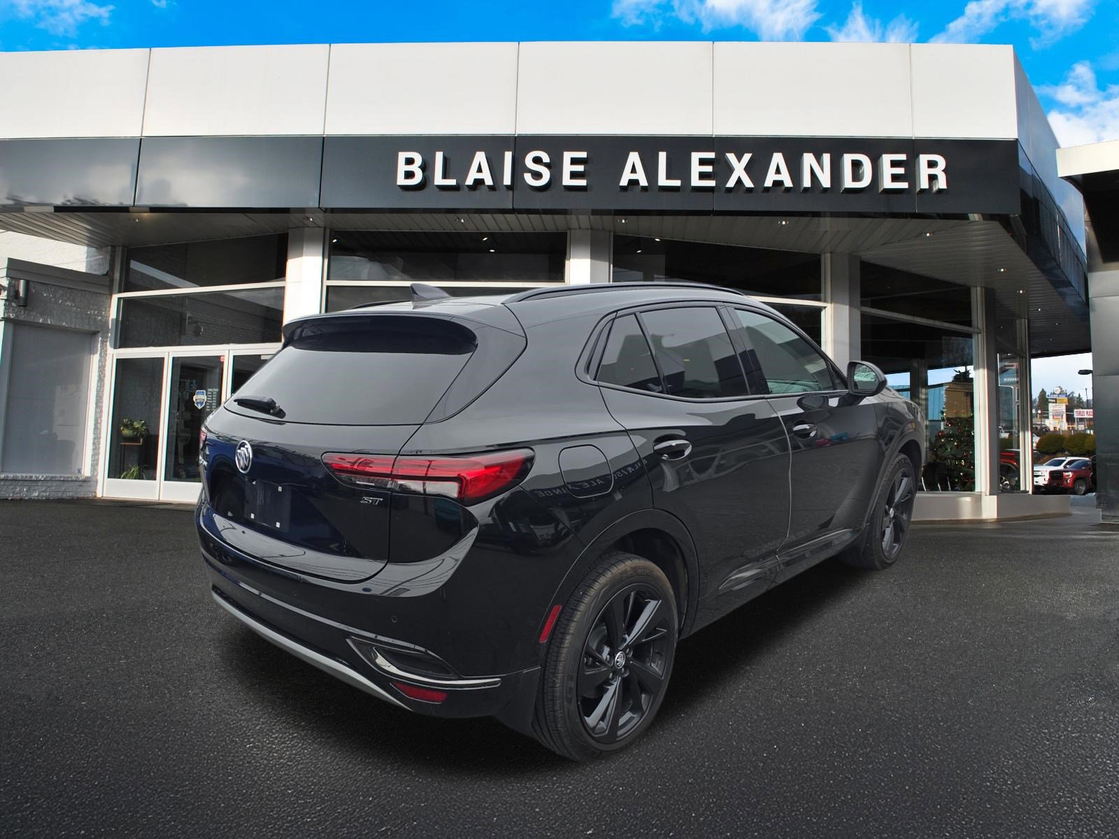 Used 2023 Buick Envision Essence w/ Technology Package I AWD/4WD image 3
