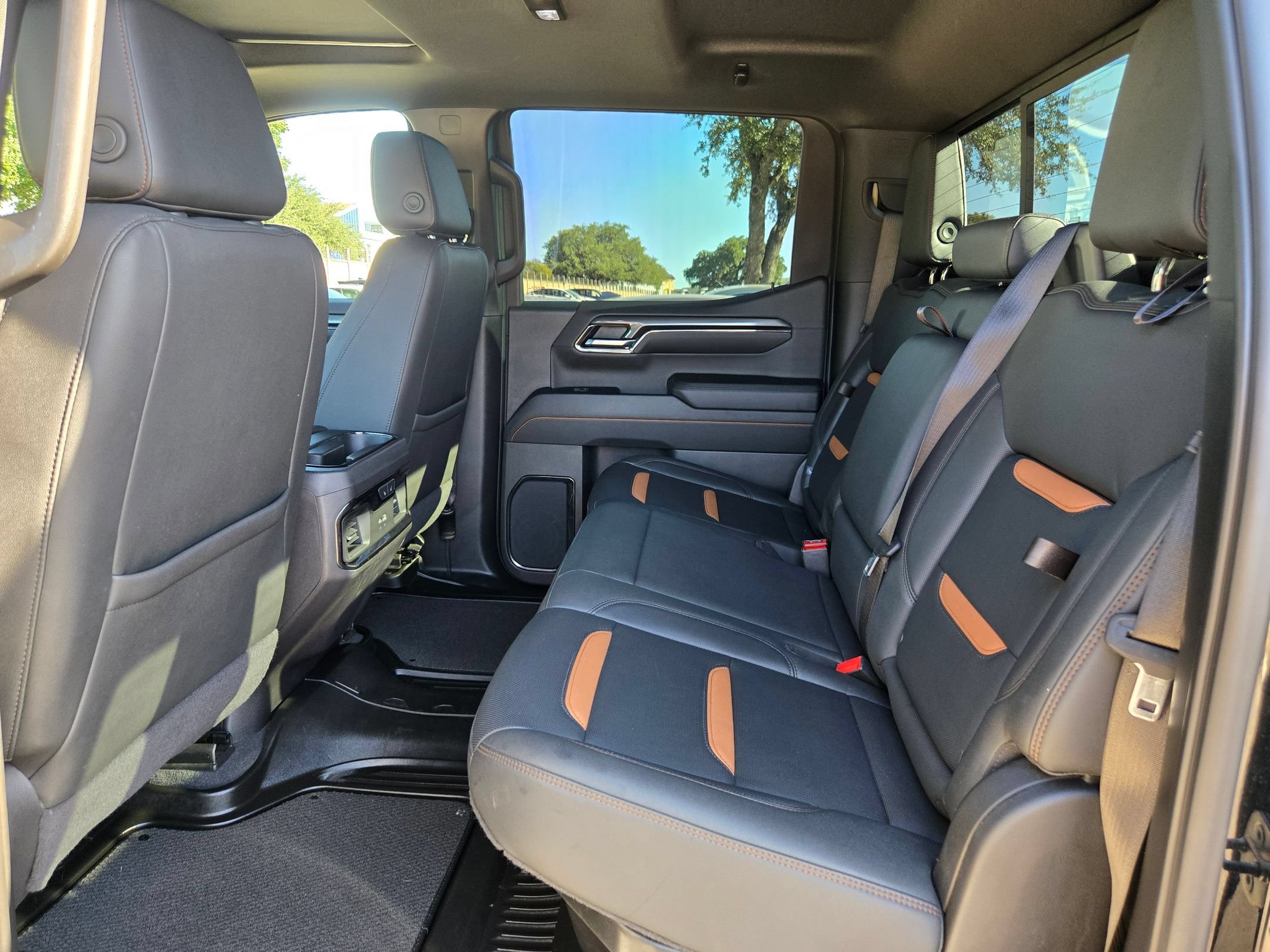 Used 2024 GMC Sierra 1500 AT4 w/ Technology Package AWD/4WD image 14