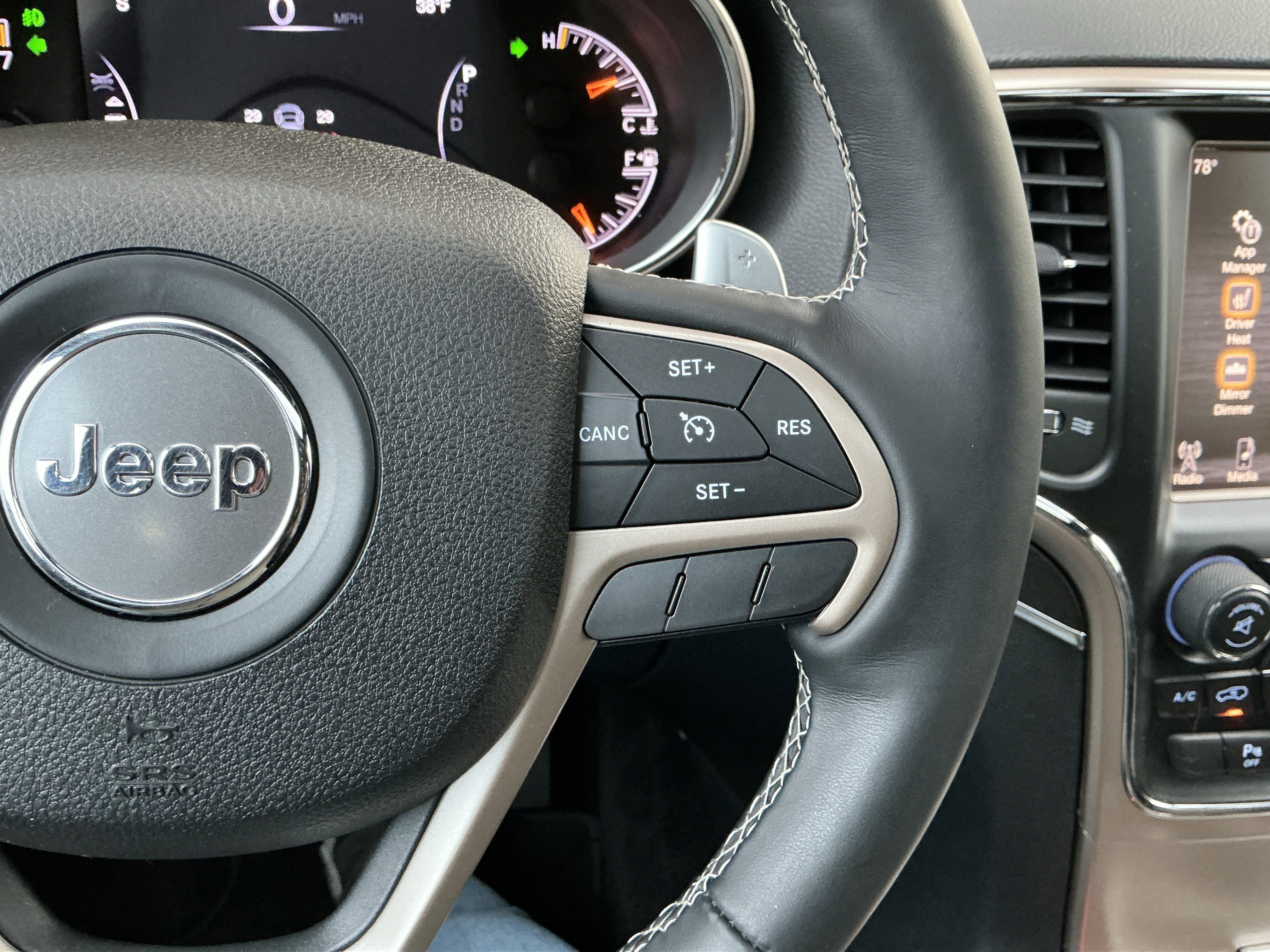 Used 2016 Jeep Grand Cherokee Limited w/ Luxury Group II image 13