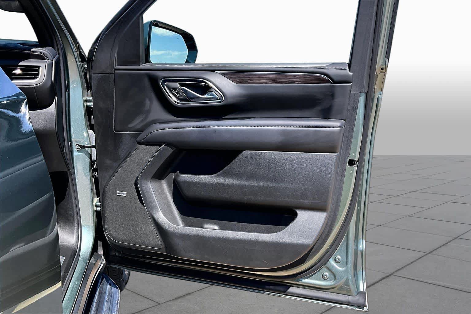 Used 2024 Chevrolet Tahoe LT w/ Luxury Package RWD image 23