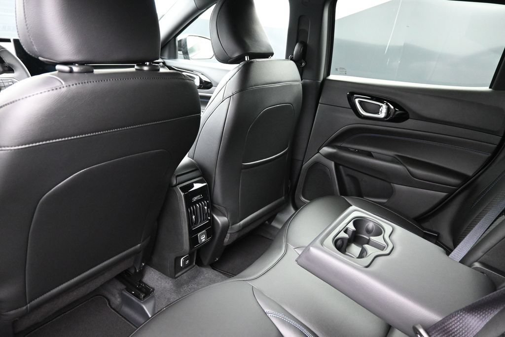 New 2026 Jeep Compass Latitude AWD/4WD image 24