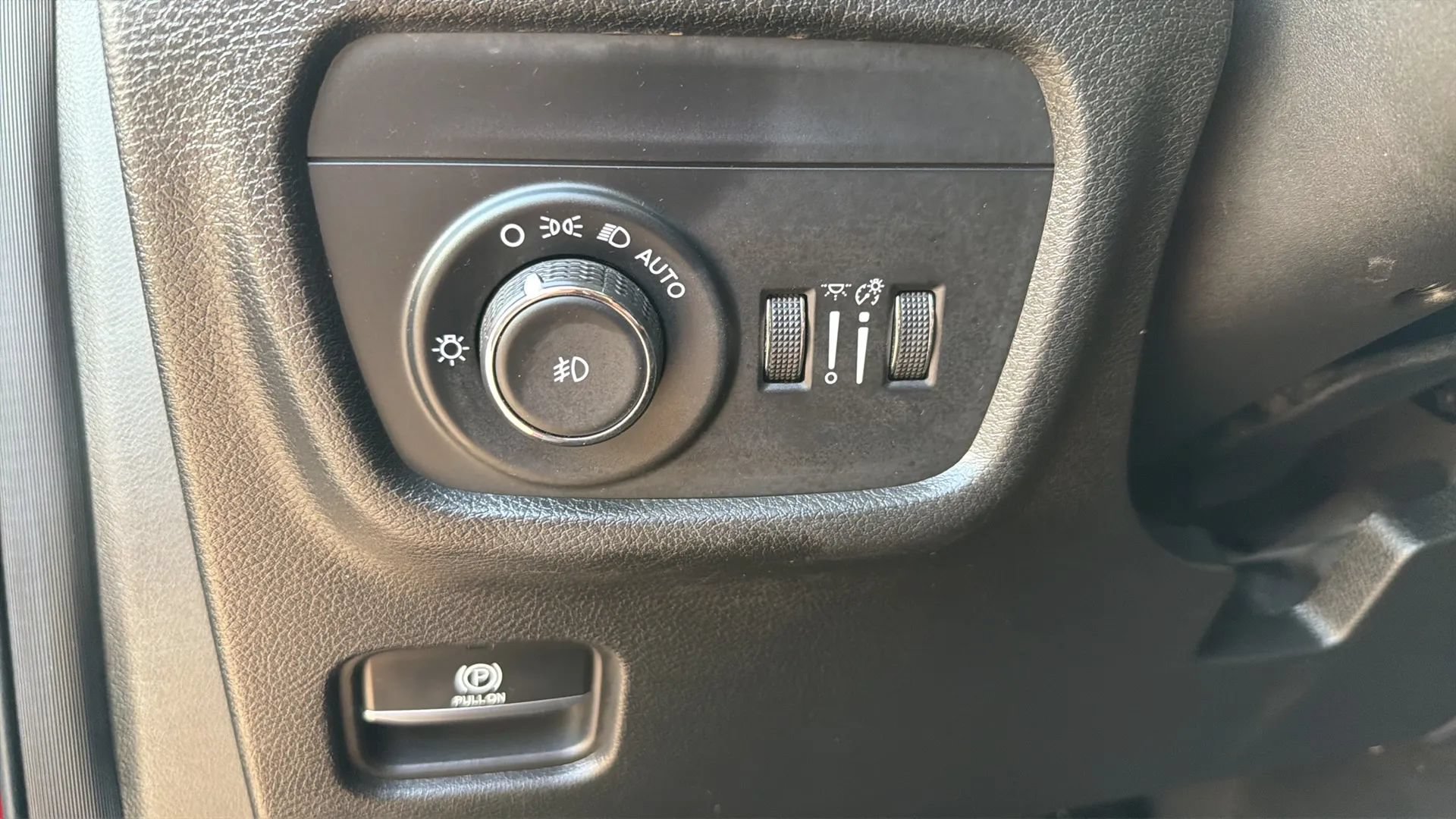 Used 2023 Jeep Grand Cherokee L Limited AWD/4WD image 24