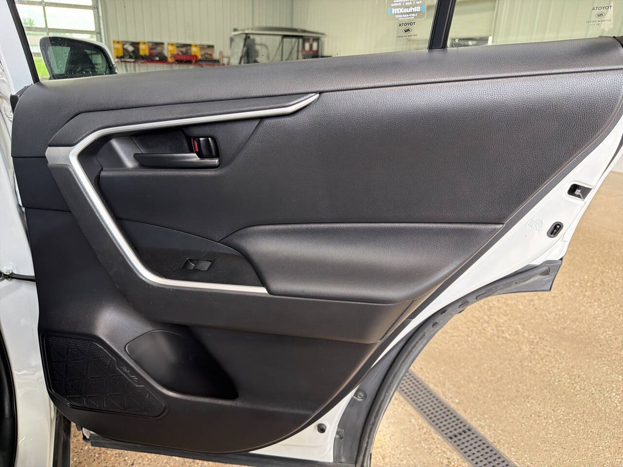 Used 2021 Toyota RAV4 LE FWD image 24