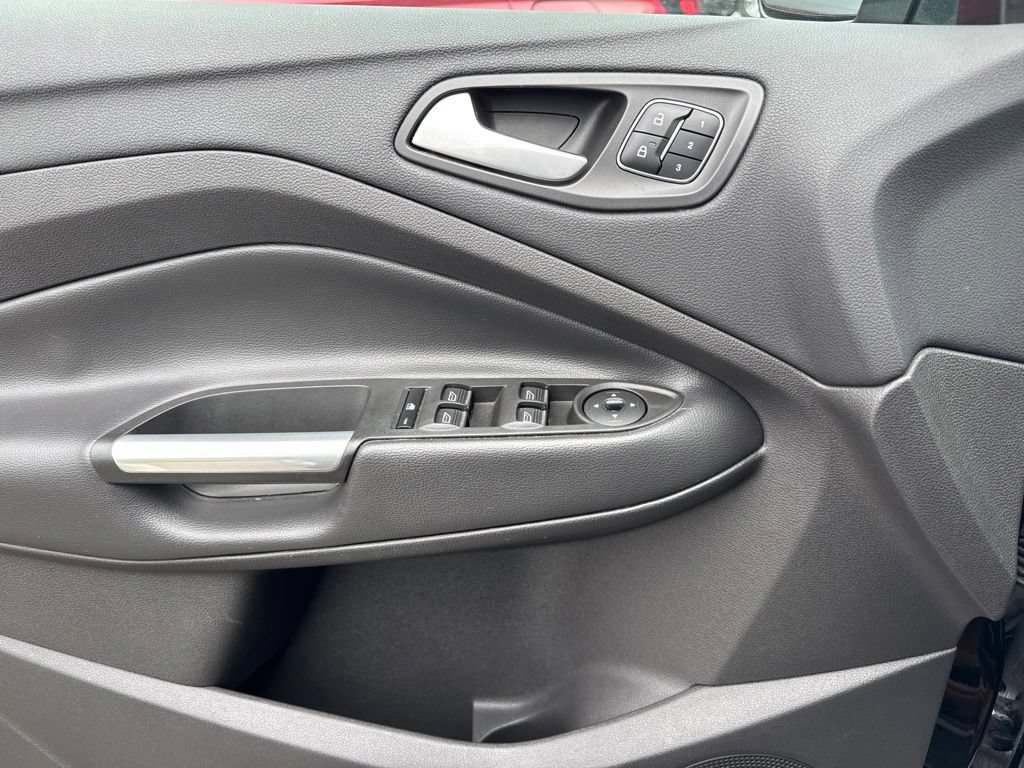 Used 2017 Ford Escape Titanium FWD image 9