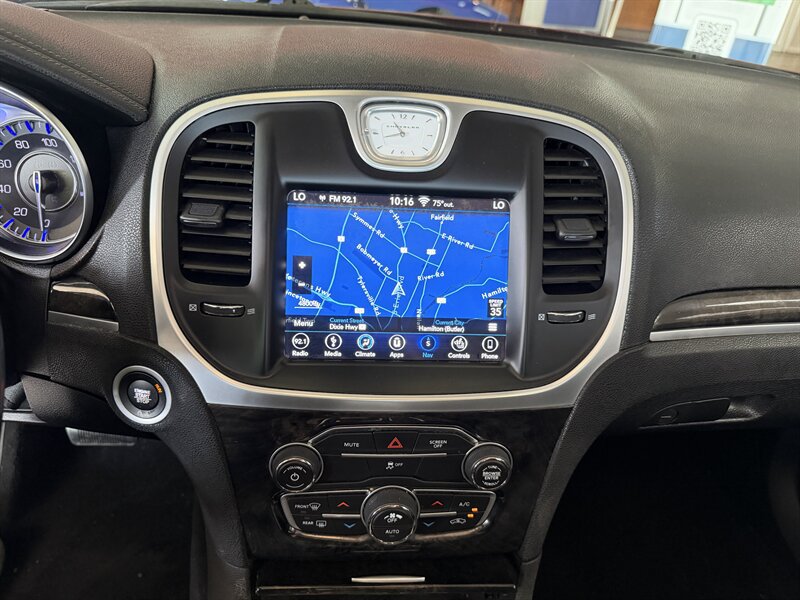 Used 2019 Chrysler 300 Limited RWD image 15
