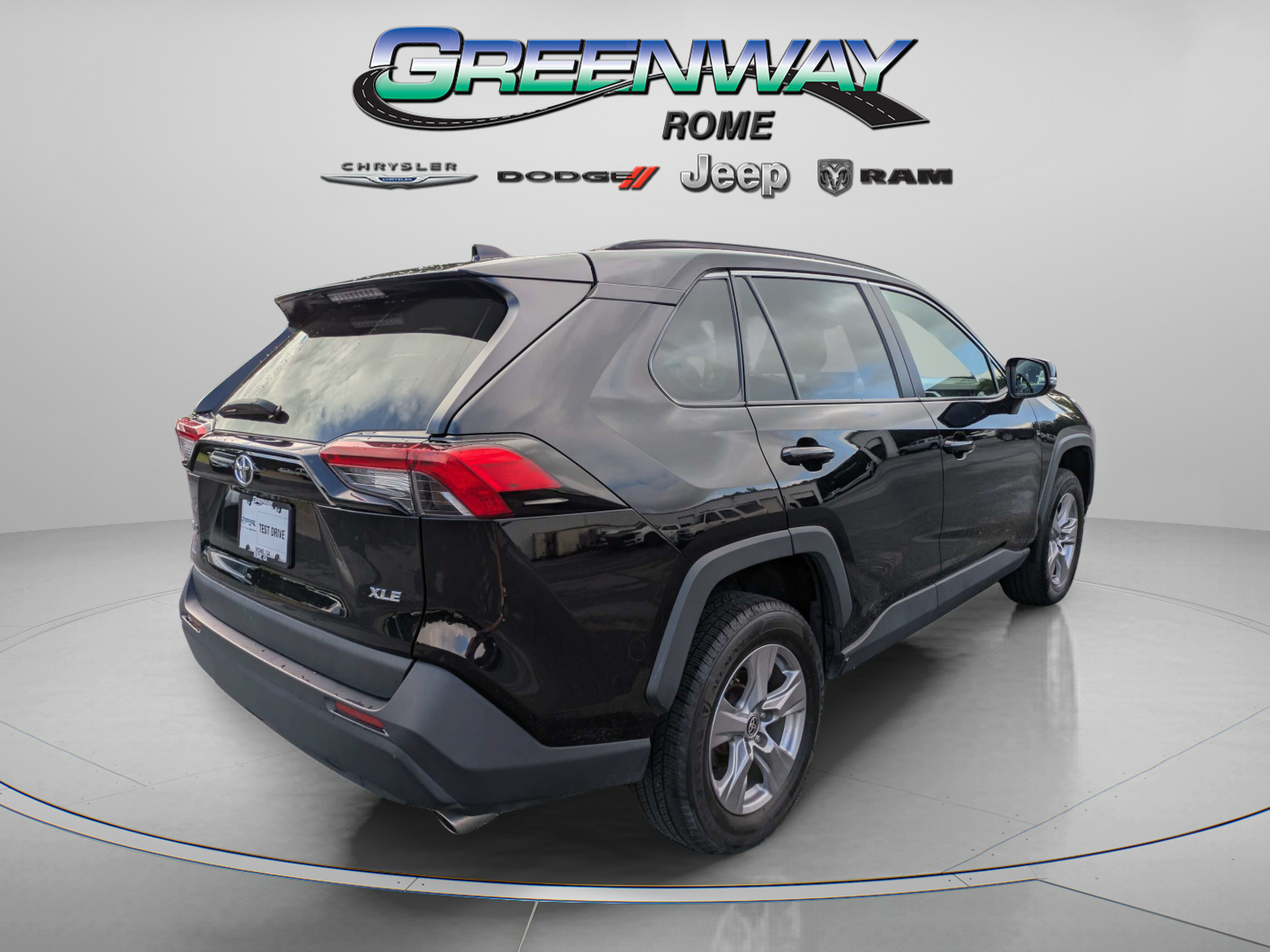Used 2024 Toyota RAV4 XLE FWD image 7