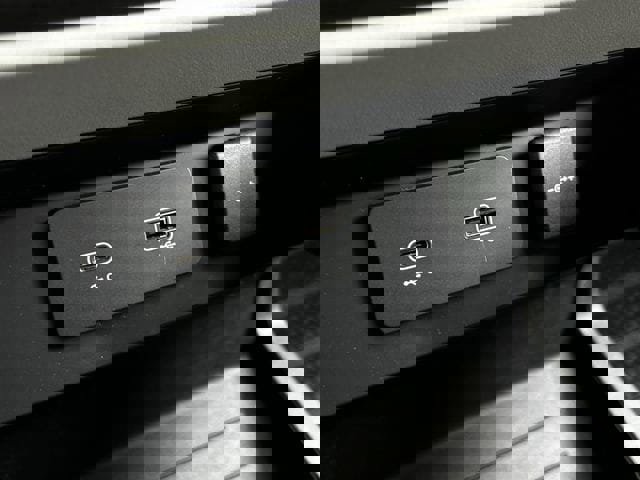 Used 2022 Land Rover Defender 110 X-Dynamic SE AWD/4WD image 24