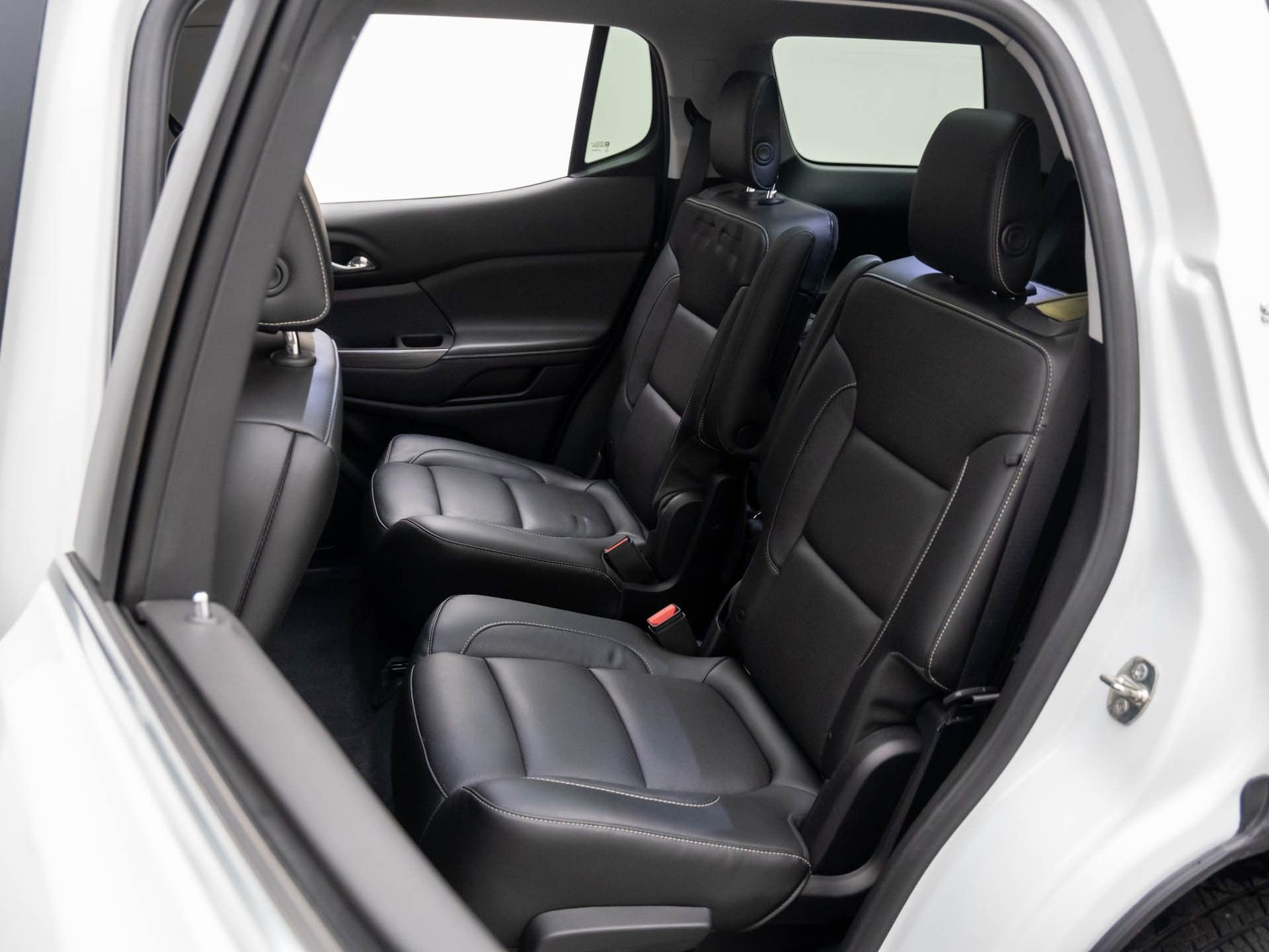 Used 2019 GMC Acadia SLT w/ LPO, Floor Liner Package image 17