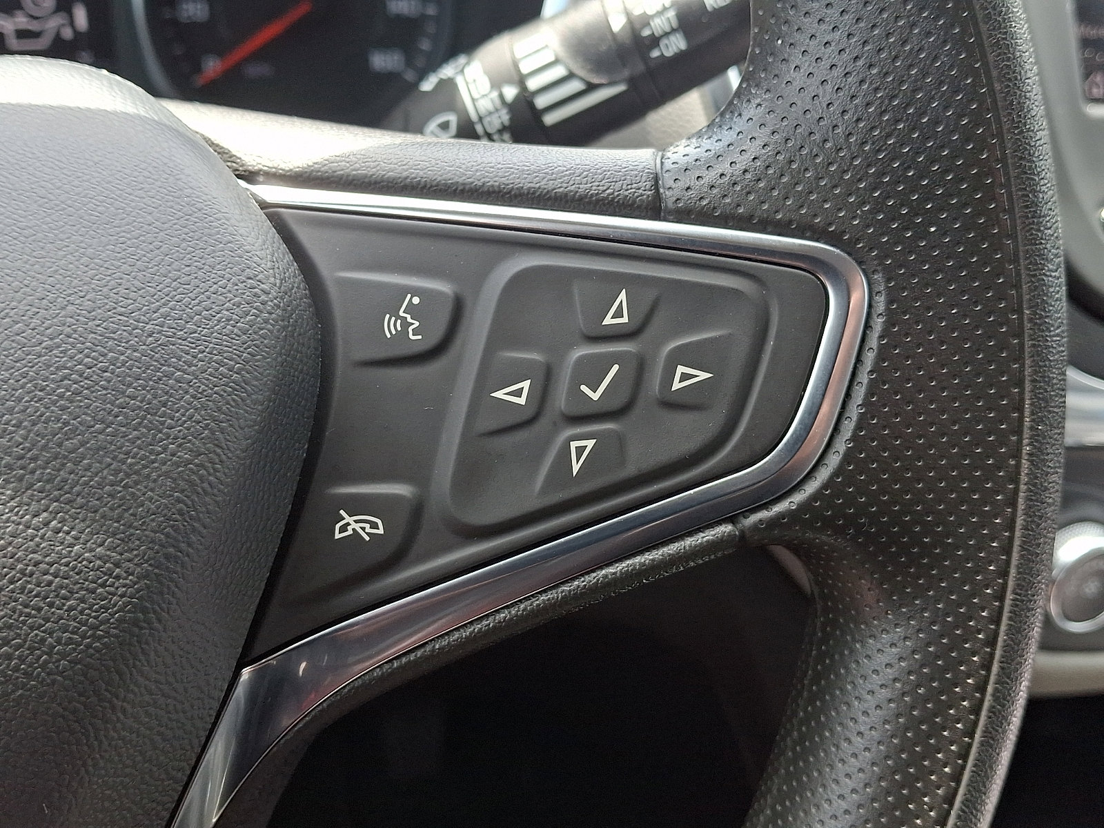 Used 2024 Chevrolet Equinox LS w/ LS Convenience Package FWD image 28