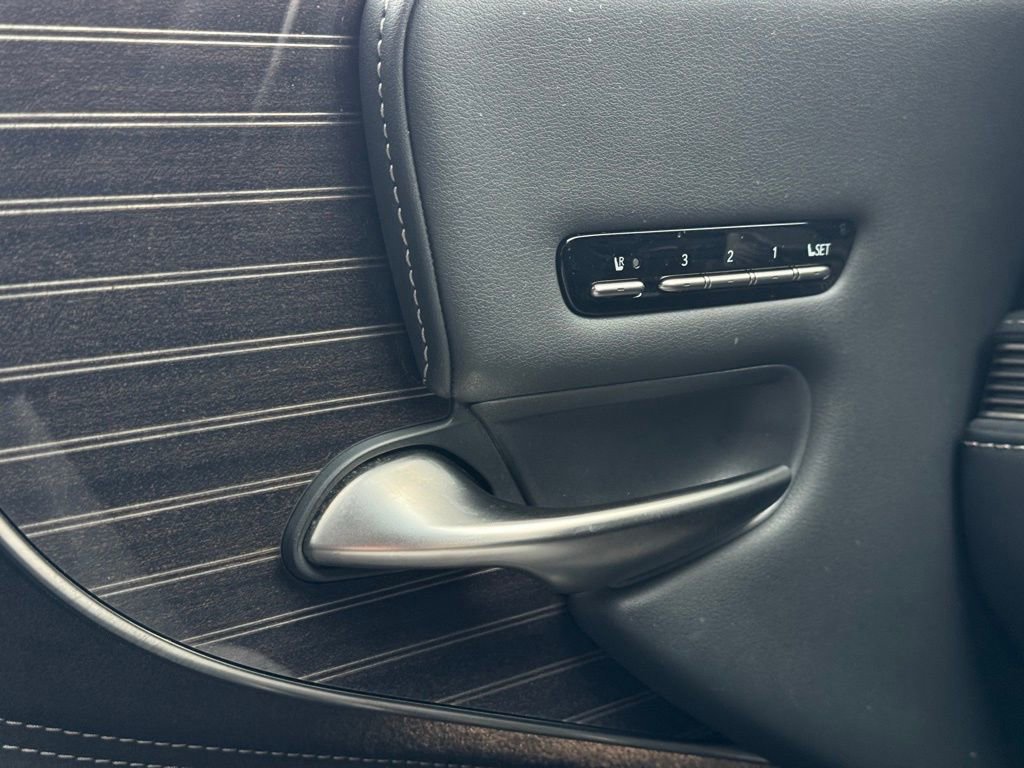 Used 2018 Lexus LS 500h AWD image 36