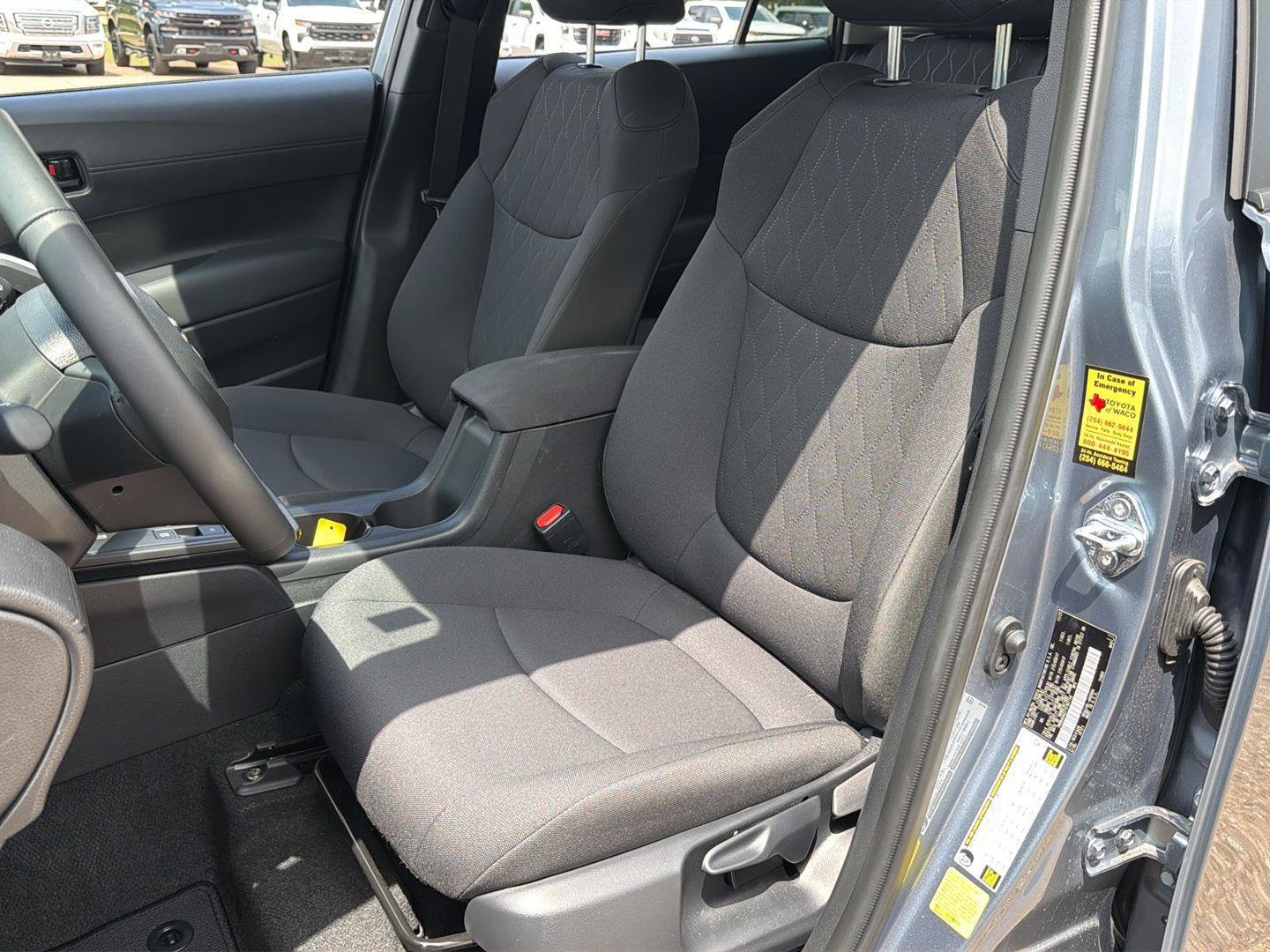 Used 2026 Toyota Corolla Cross LE w/ Moonroof Package image 12