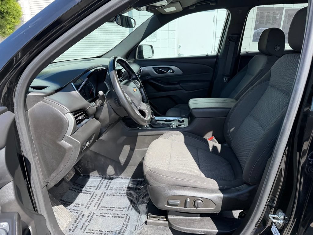 Used 2023 Chevrolet Traverse LT FWD image 17