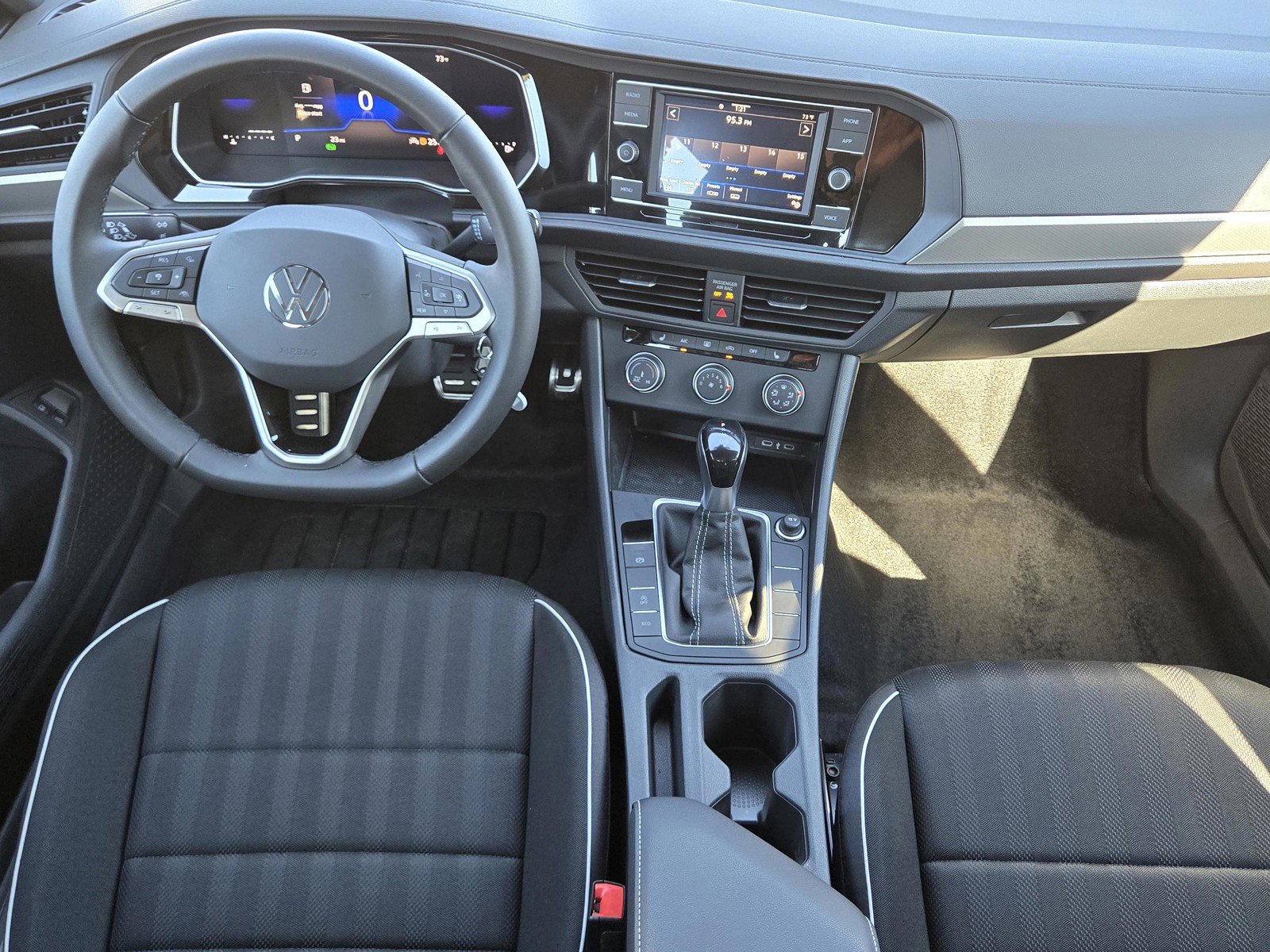 Used 2024 Volkswagen Jetta Sport image 12