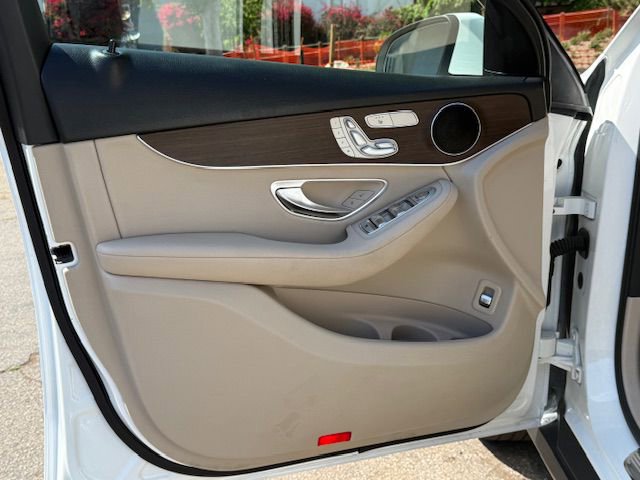 Used 2021 Mercedes-Benz GLC 300 image 23