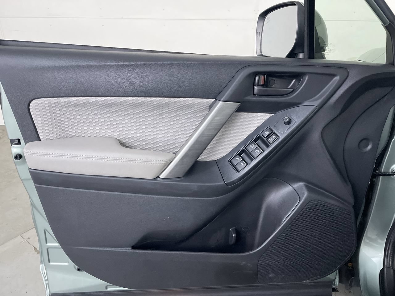 Used 2018 Subaru Forester 2.5i Premium w/ All-Weather Package AWD/4WD image 11