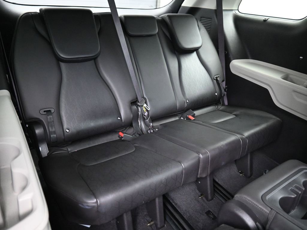Certified 2023 Kia Carnival EX image 24