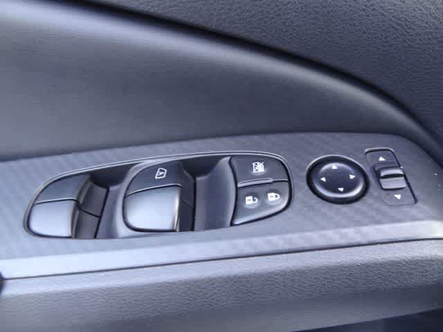 Used 2025 Nissan Altima 2.5 SV FWD image 14