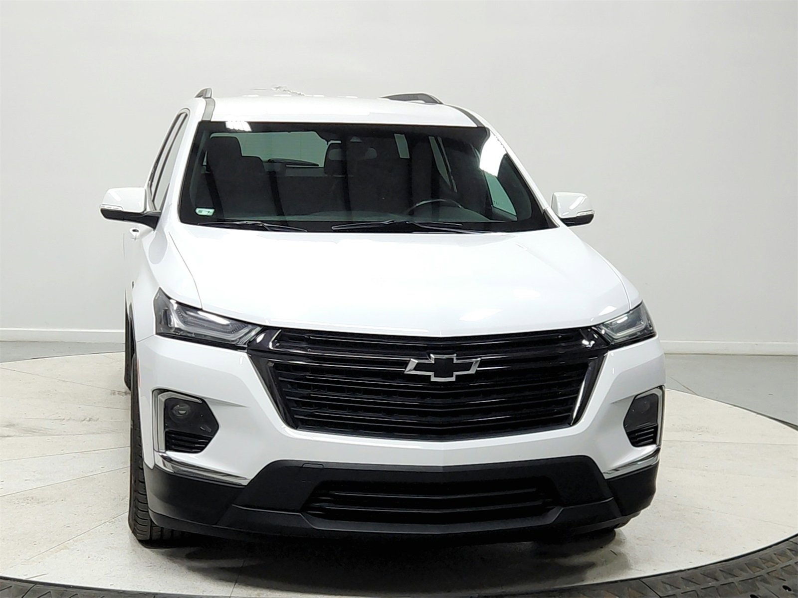 Used 2022 Chevrolet Traverse LT w/ Midnight/Sport Edition image 2
