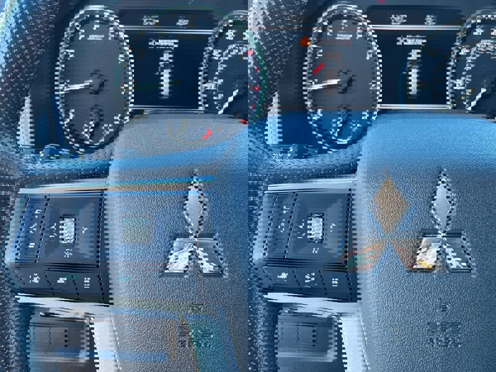 Used 2024 Mitsubishi Outlander SE image 21