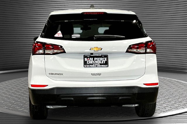 Used 2022 Chevrolet Equinox LS w/ LS Convenience Package FWD image 5