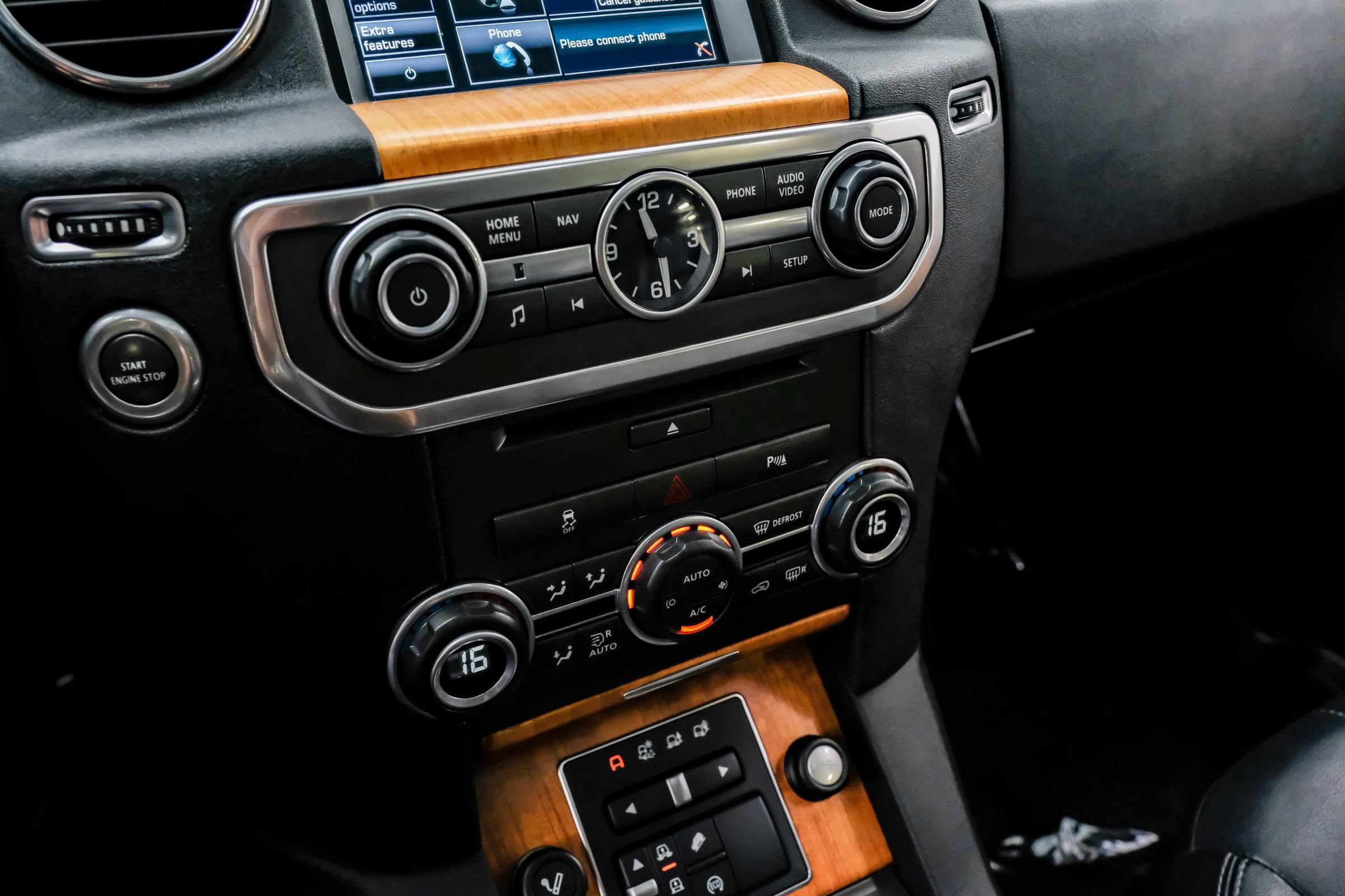 Used 2014 Land Rover LR4 HSE AWD/4WD image 29