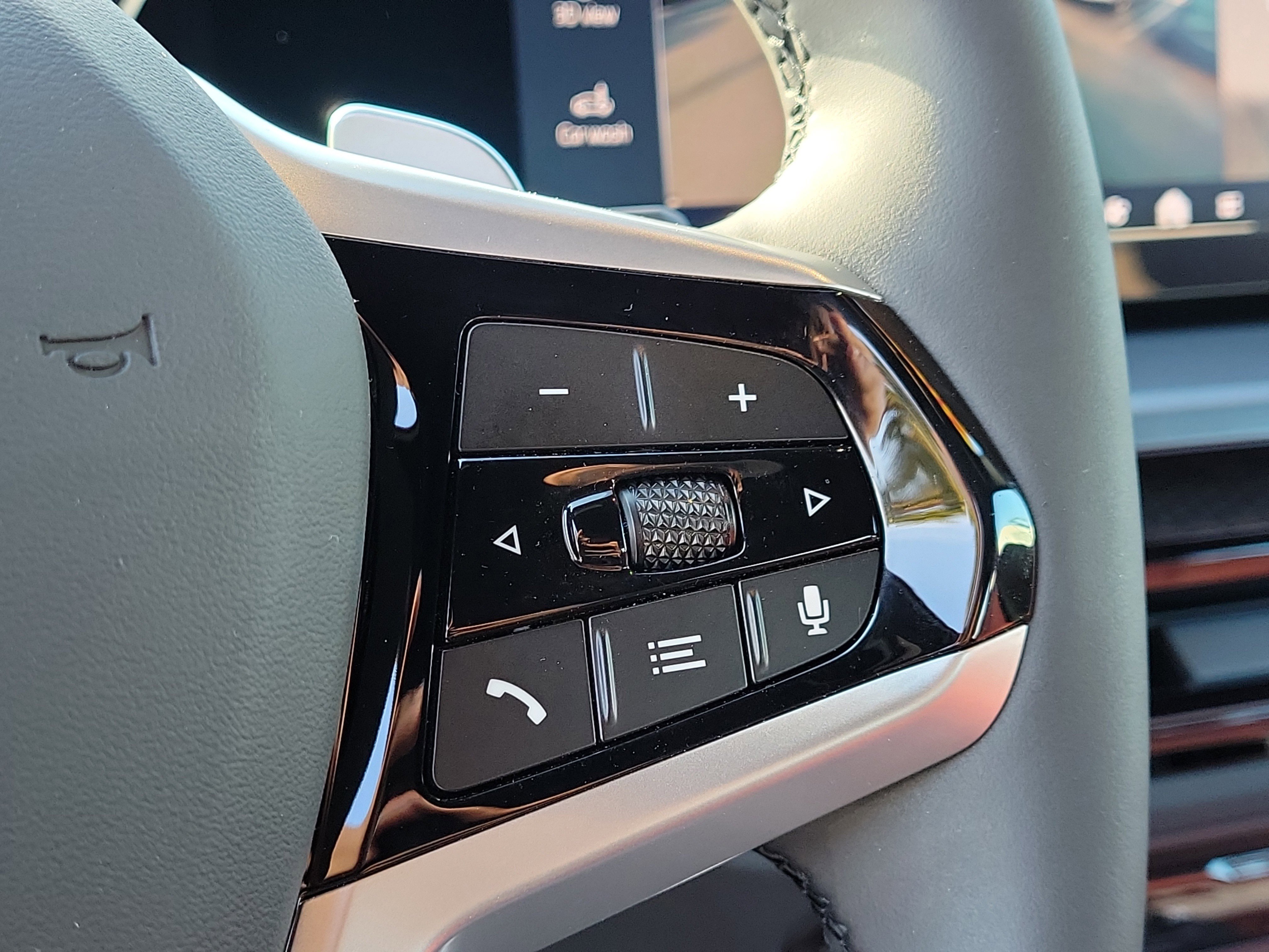 Used 2025 BMW 230i Coupe w/ Premium Package image 28