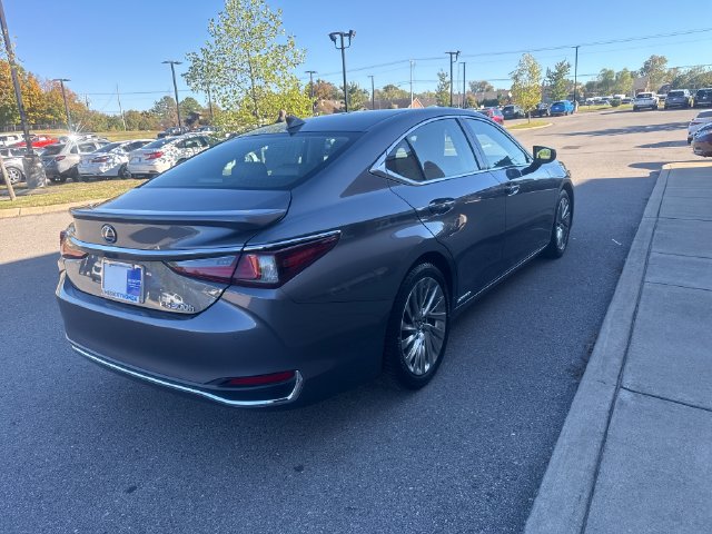 Used 2021 Lexus ES 300h Ultra Luxury w/ Accessory Package FWD image 5