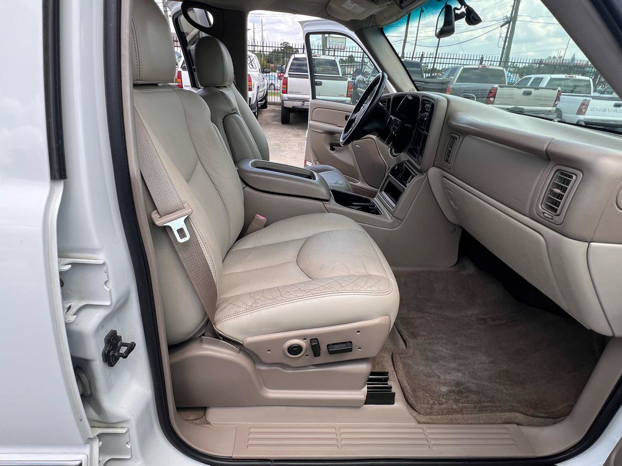 Used 2004 GMC Yukon XL SLT w/ Preferred Equipment Group RWD image 36