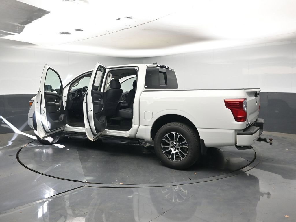 Used 2024 Nissan Titan SV w/ SV Convenience Package image 45