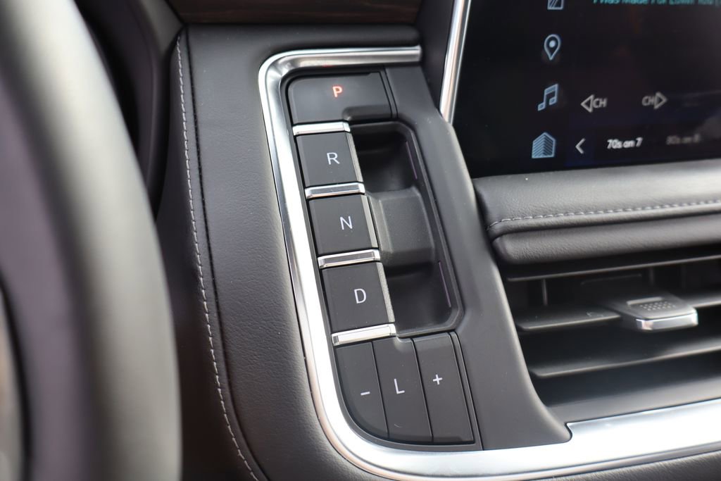 Used 2023 Chevrolet Suburban Z71 w/ Luxury Package image 24