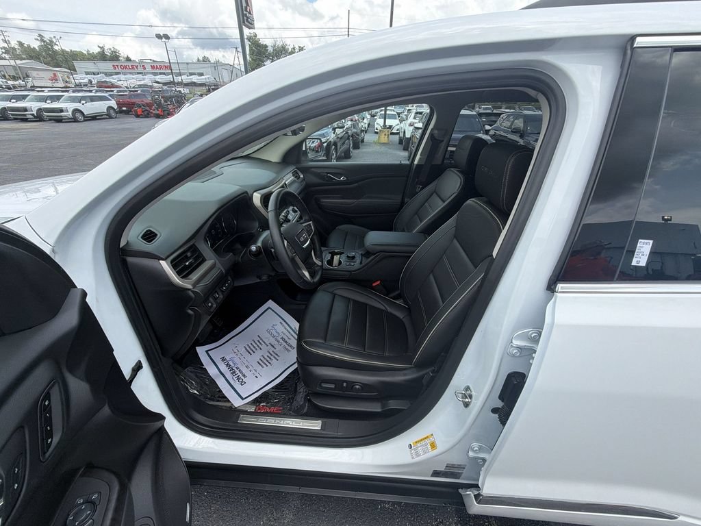 Used 2023 GMC Acadia Denali w/ Denali Ultimate Package AWD/4WD image 11