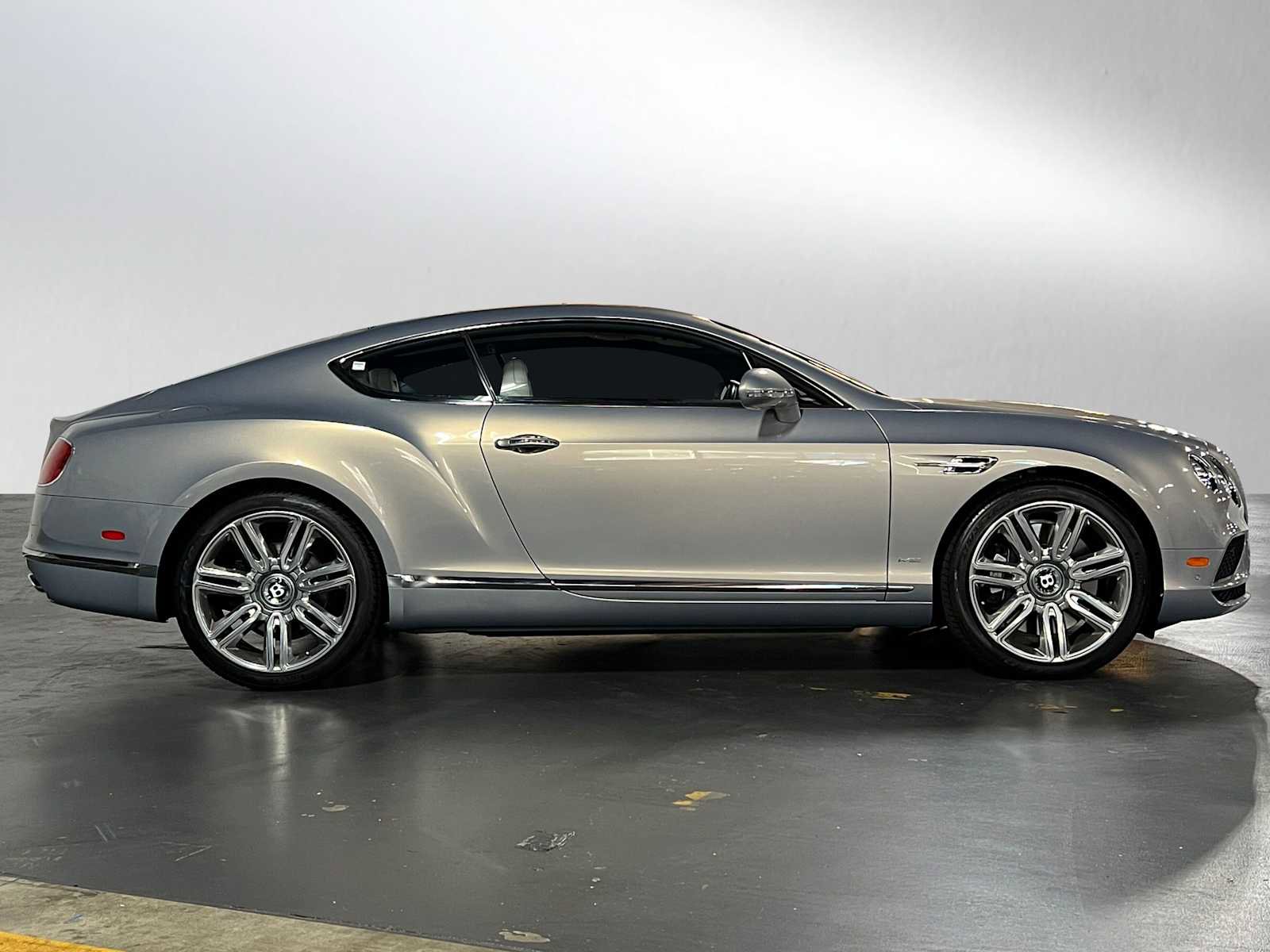 Used 2017 Bentley Continental GT image 2