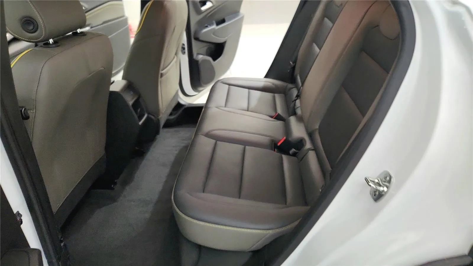 Used 2025 Chevrolet Trax ACTIV w/ Sunroof Package image 34