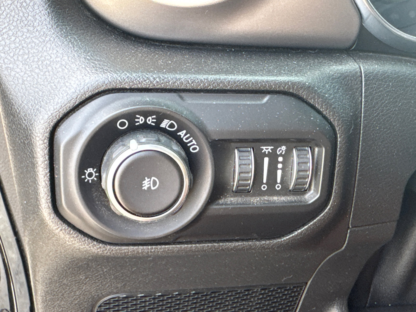 Used 2020 Jeep Wrangler Sport image 26