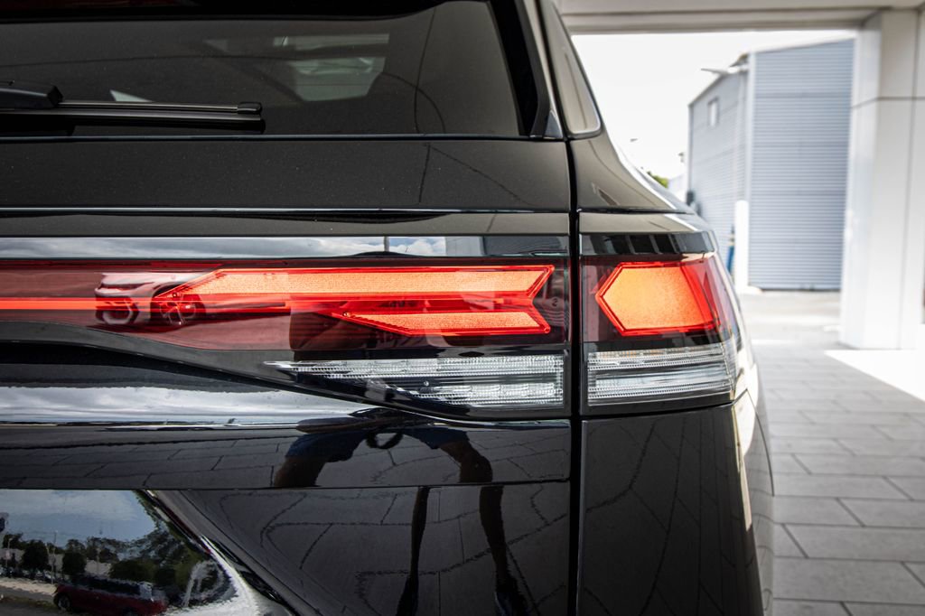 New 2026 Volkswagen Tiguan SE FWD image 16