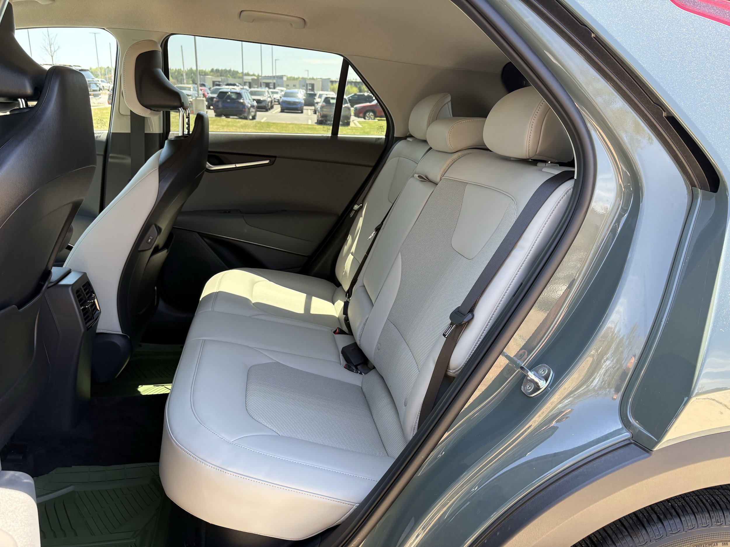 Used 2025 Kia Niro EX FWD image 32