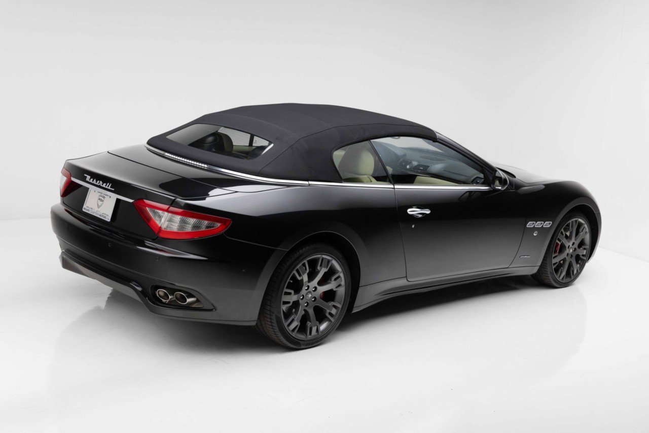 Used 2015 Maserati GranTurismo Convertible RWD image 23