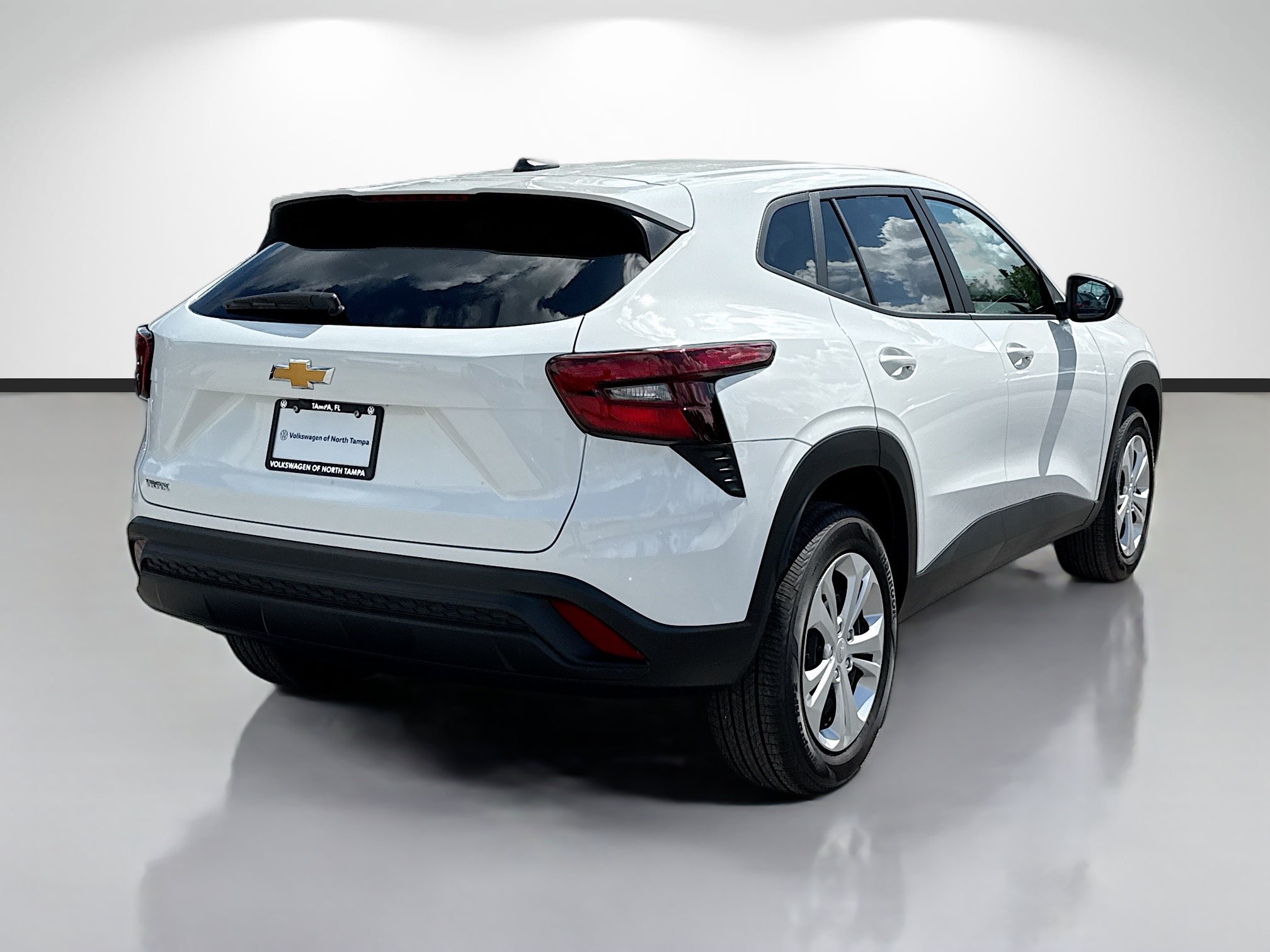 Used 2026 Chevrolet Trax LS FWD image 3