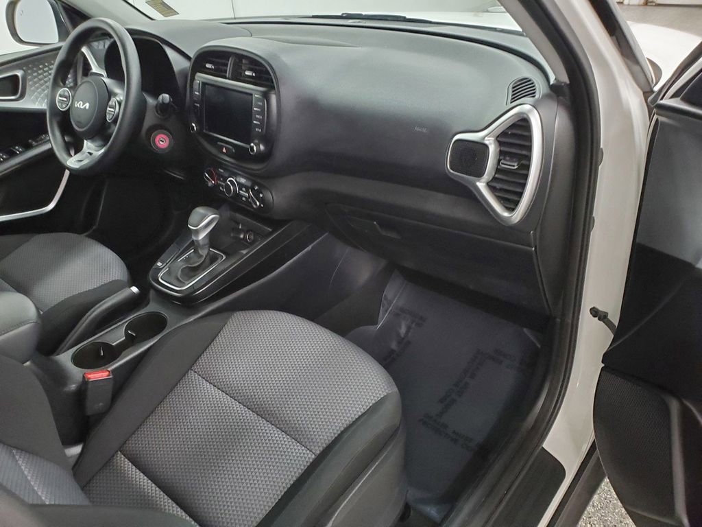 Used 2024 Kia Soul LX w/ Option Group 015 image 13