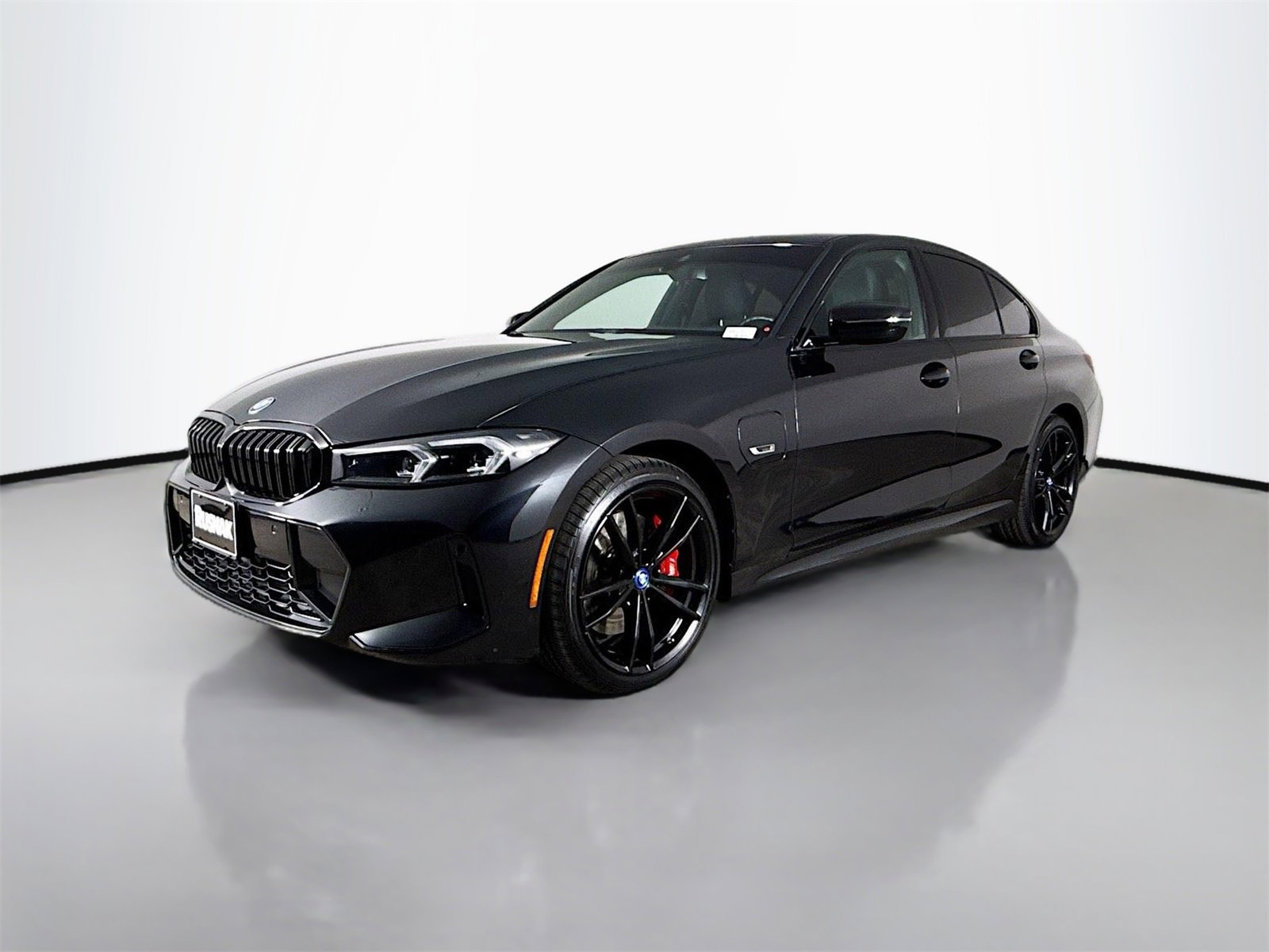 Certified 2023 BMW 330e w/ M Sport Package image 3