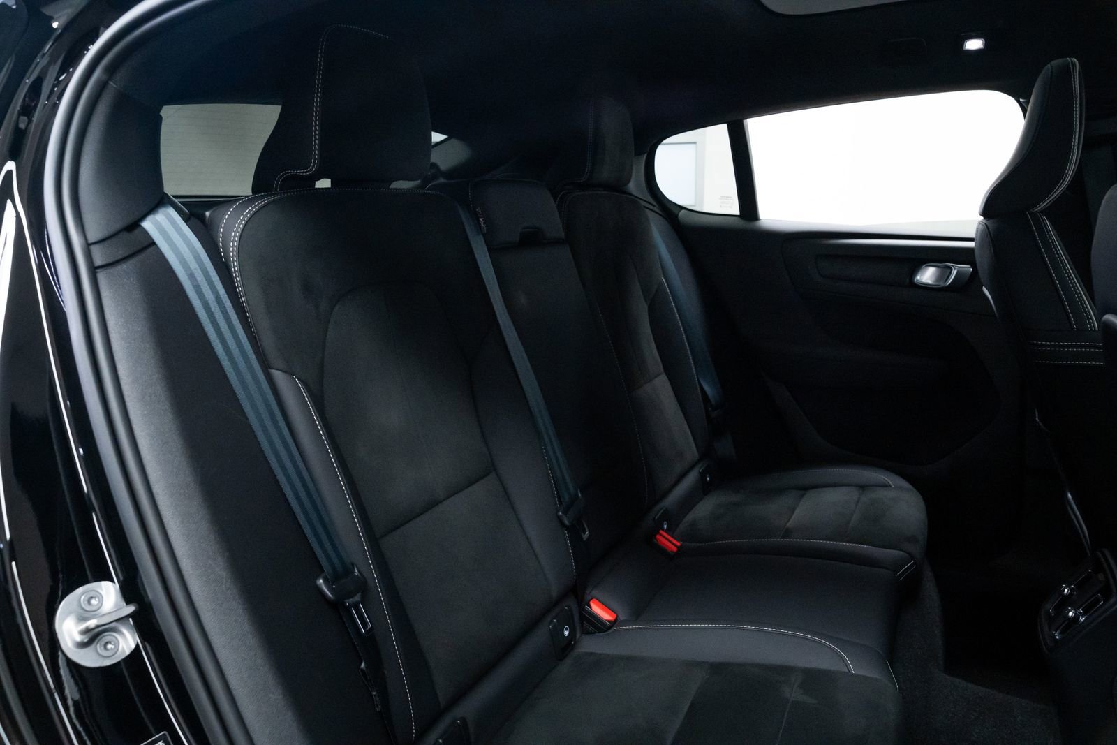 Used 2023 Volvo C40 P8 Recharge Ultimate image 21