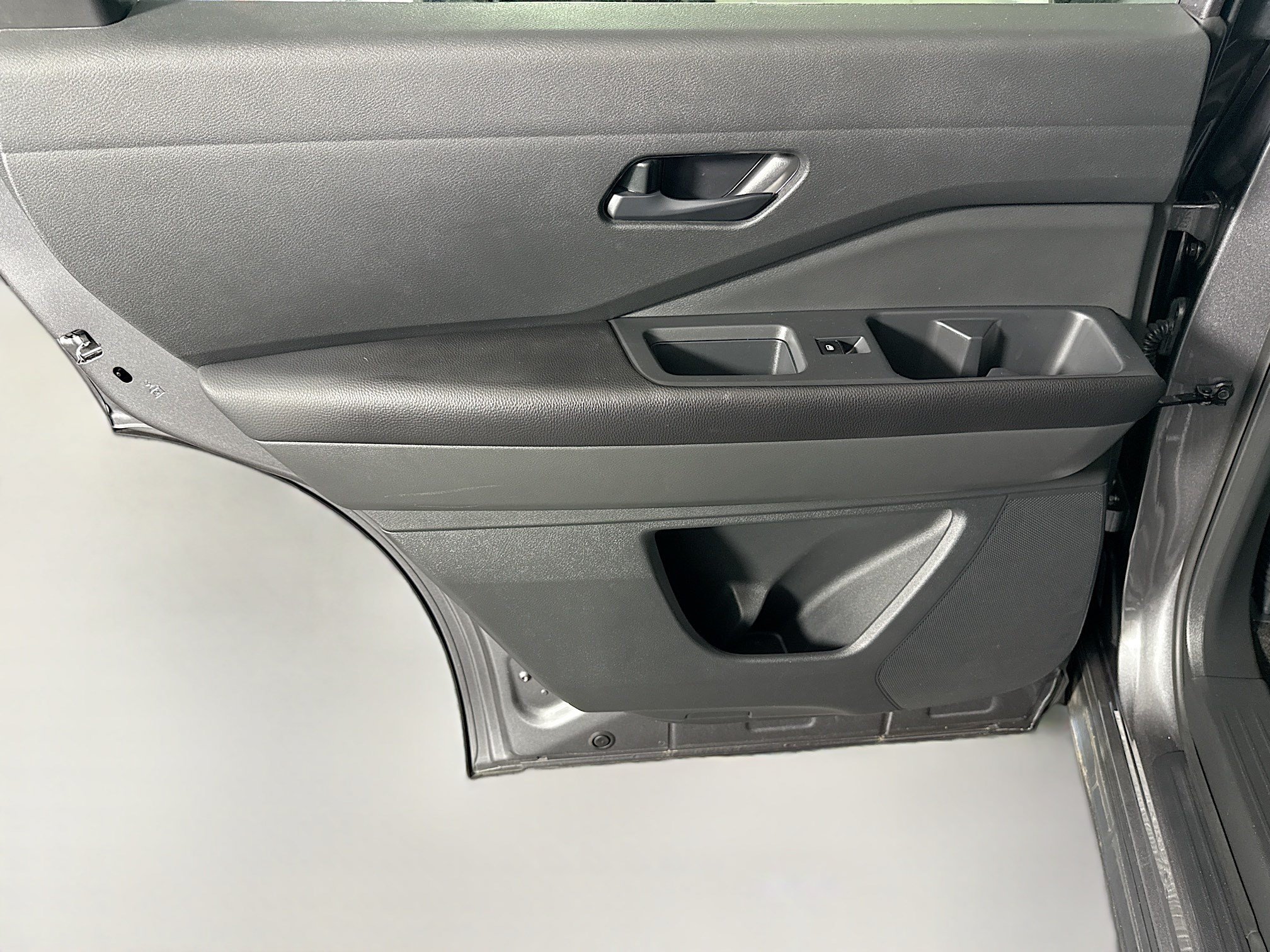 Used 2024 Nissan Pathfinder SV FWD image 26