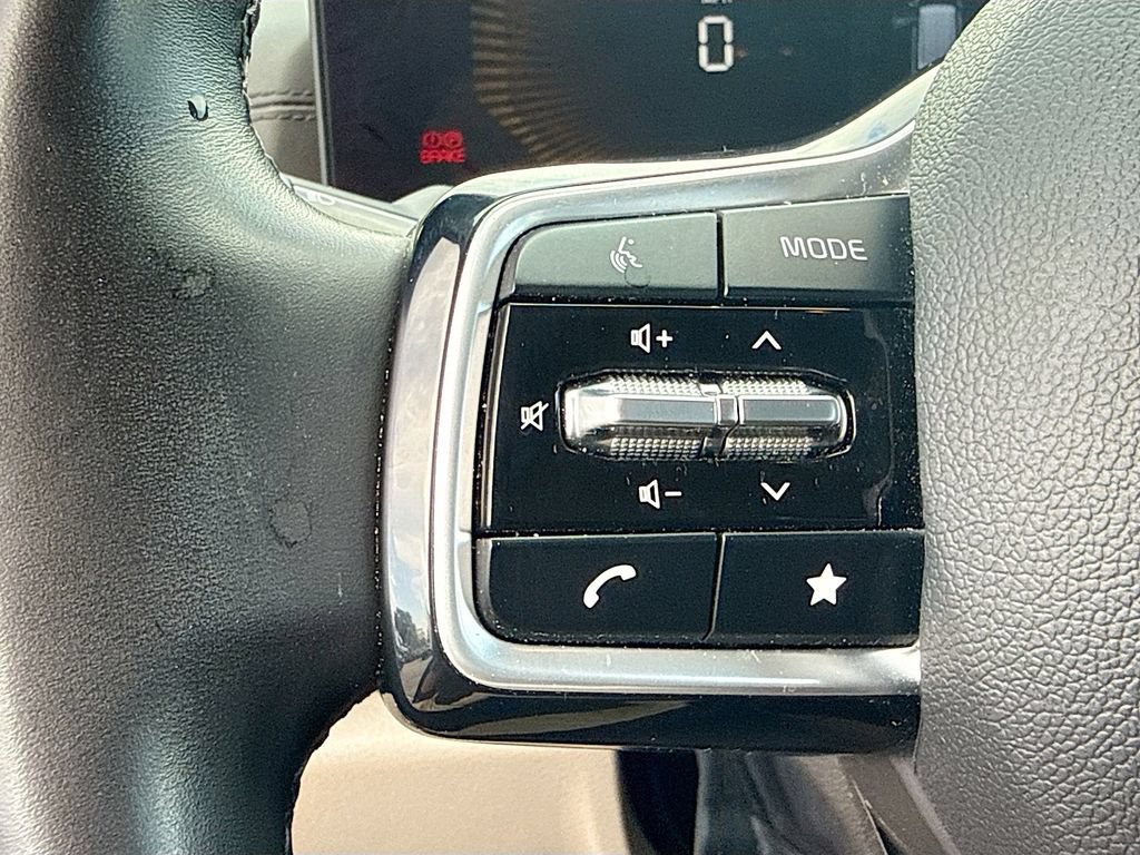Certified 2025 Kia Carnival FWD image 35