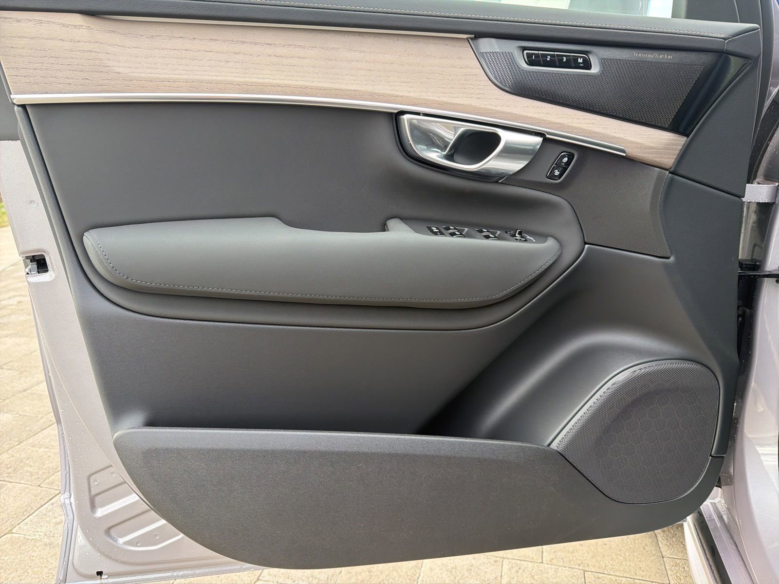 New 2026 Volvo XC90 T8 Plus w/ Protection Package AWD/4WD image 18