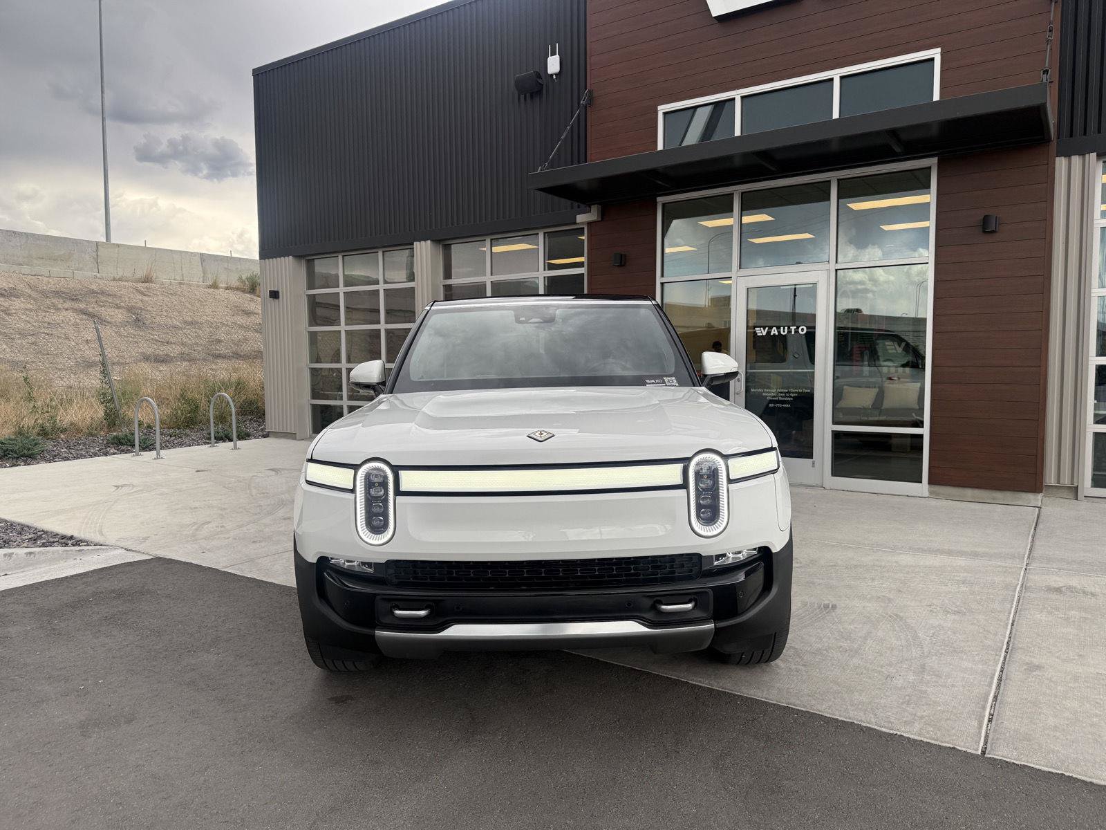 Used 2023 Rivian R1S Adventure AWD/4WD image 3