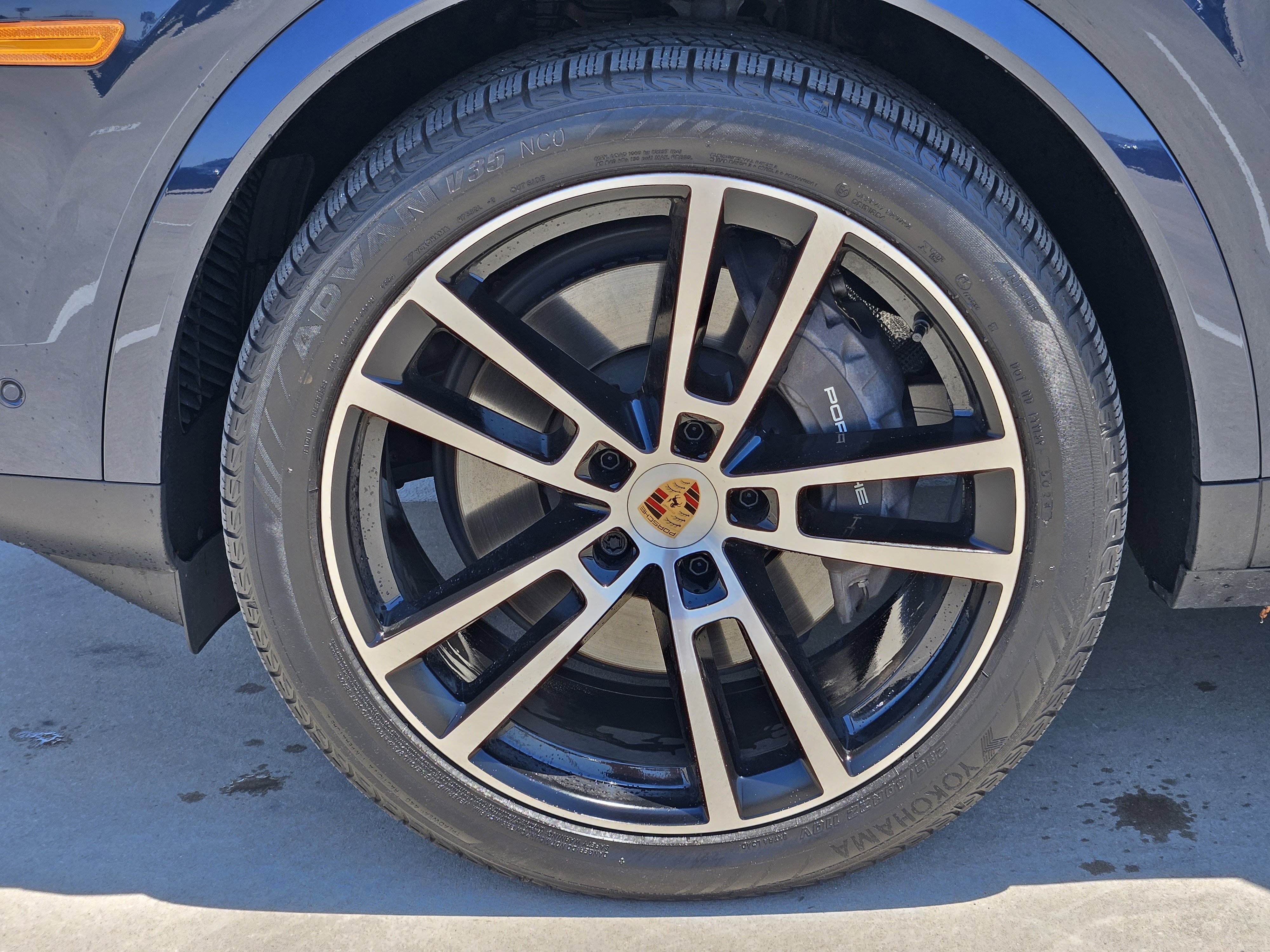 Certified 2025 Porsche Cayenne AWD/4WD image 14