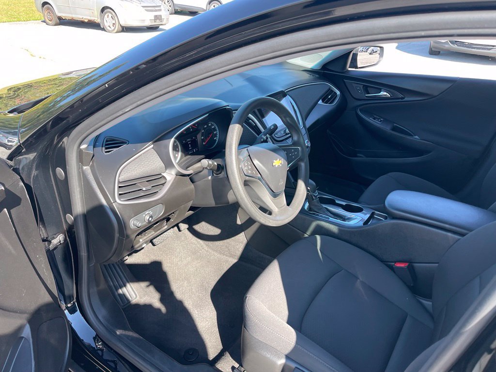 Used 2021 Chevrolet Malibu LS FWD image 13