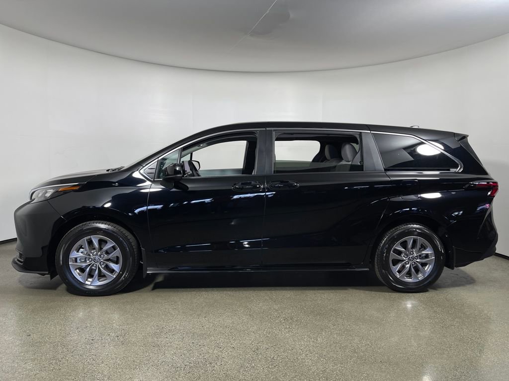 New 2026 Toyota Sienna LE image 6